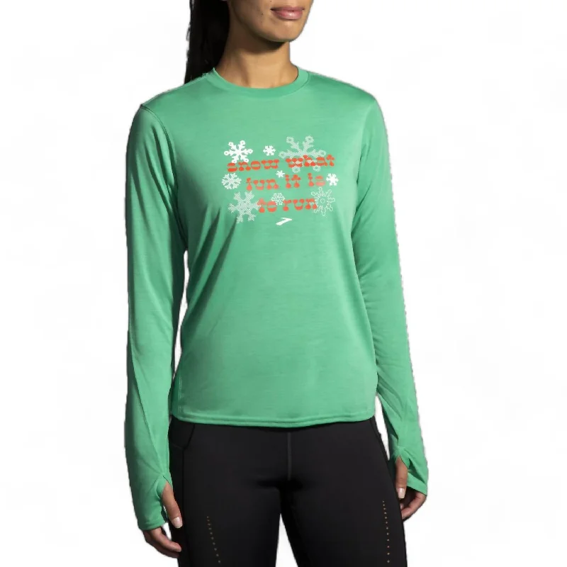 Women's Distance Graphic Long Sleeve Shirt In Green/run Merry